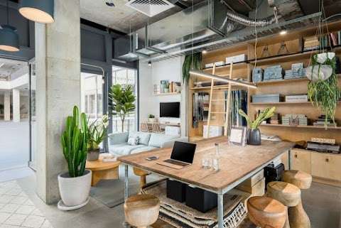 Photo: Cru Design Lounge Photo: Cru Design Lounge